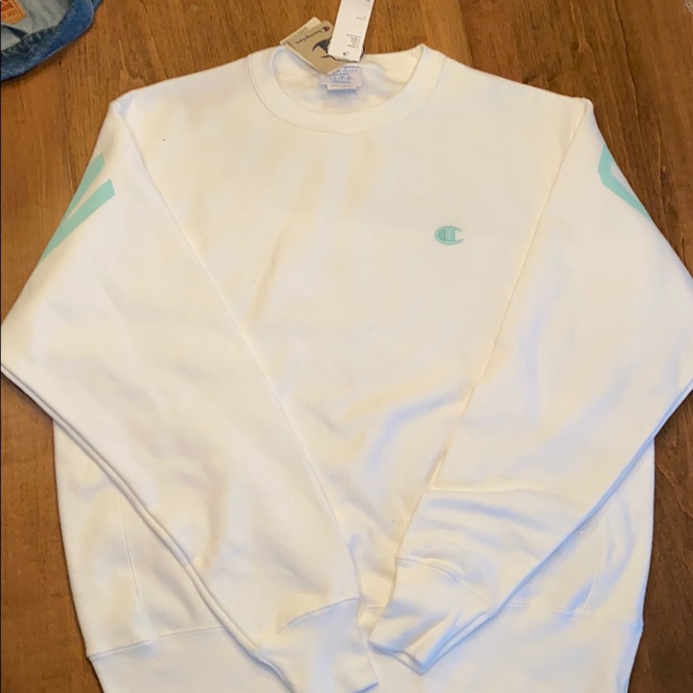 Men’s white Champion crew neck